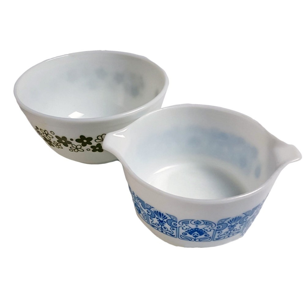 Pyrex Vintage Pattern Mixing Bowls or Baking Dish - Picture 1 of 7